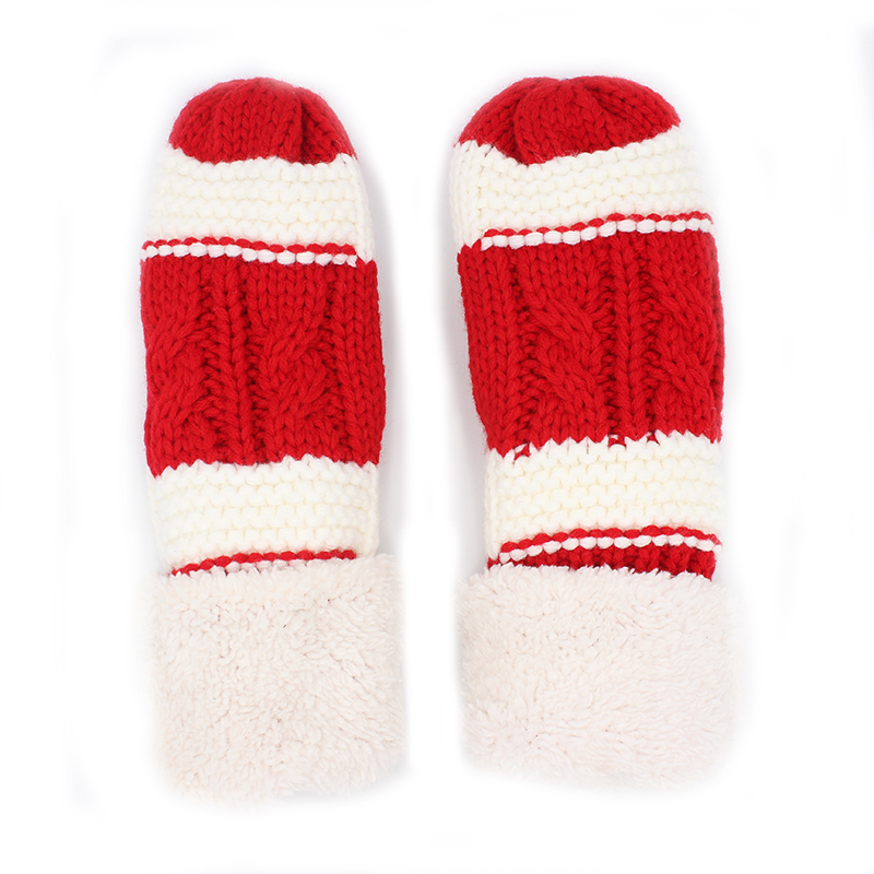 Knitted mittens with fuzzy sherpa lining